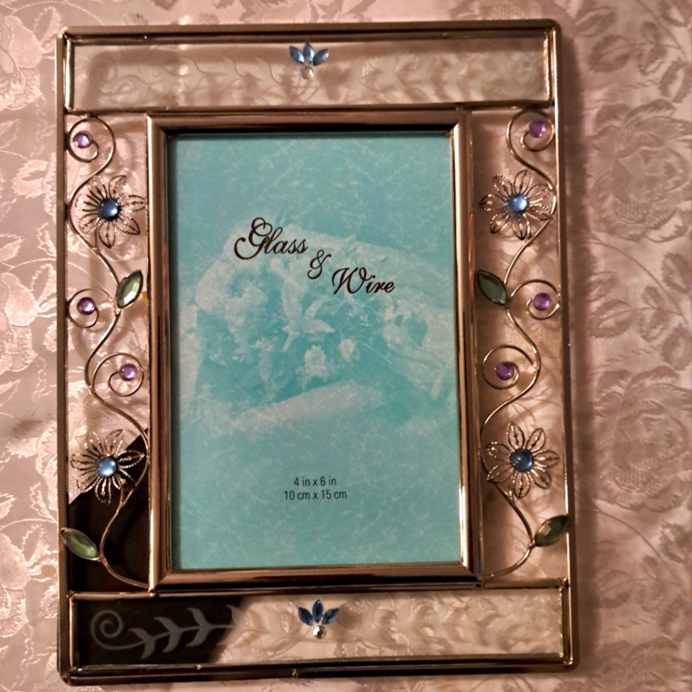 Elegant Photo Frame with Floral Accents